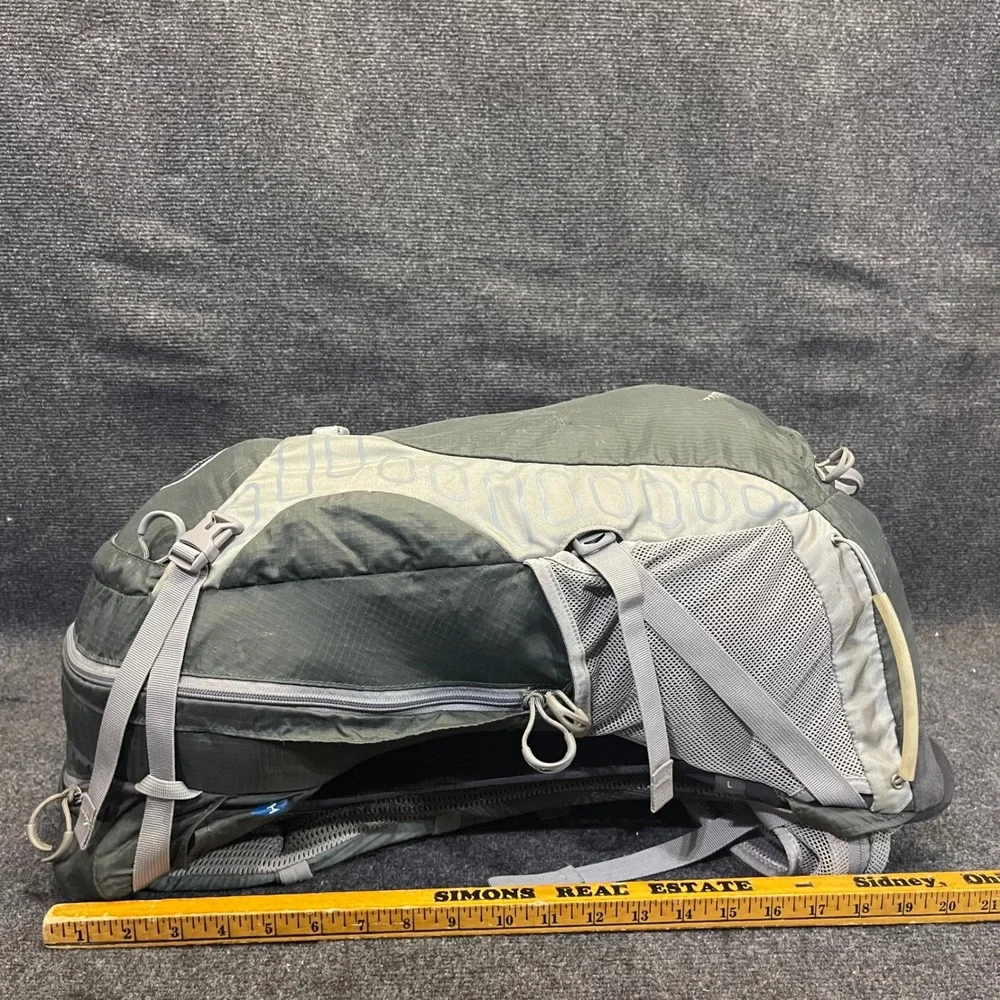 Osprey Stratos 24 Green Hiking Backpack w/ Osprey Hydeo 3.0L Hydration Reservoir